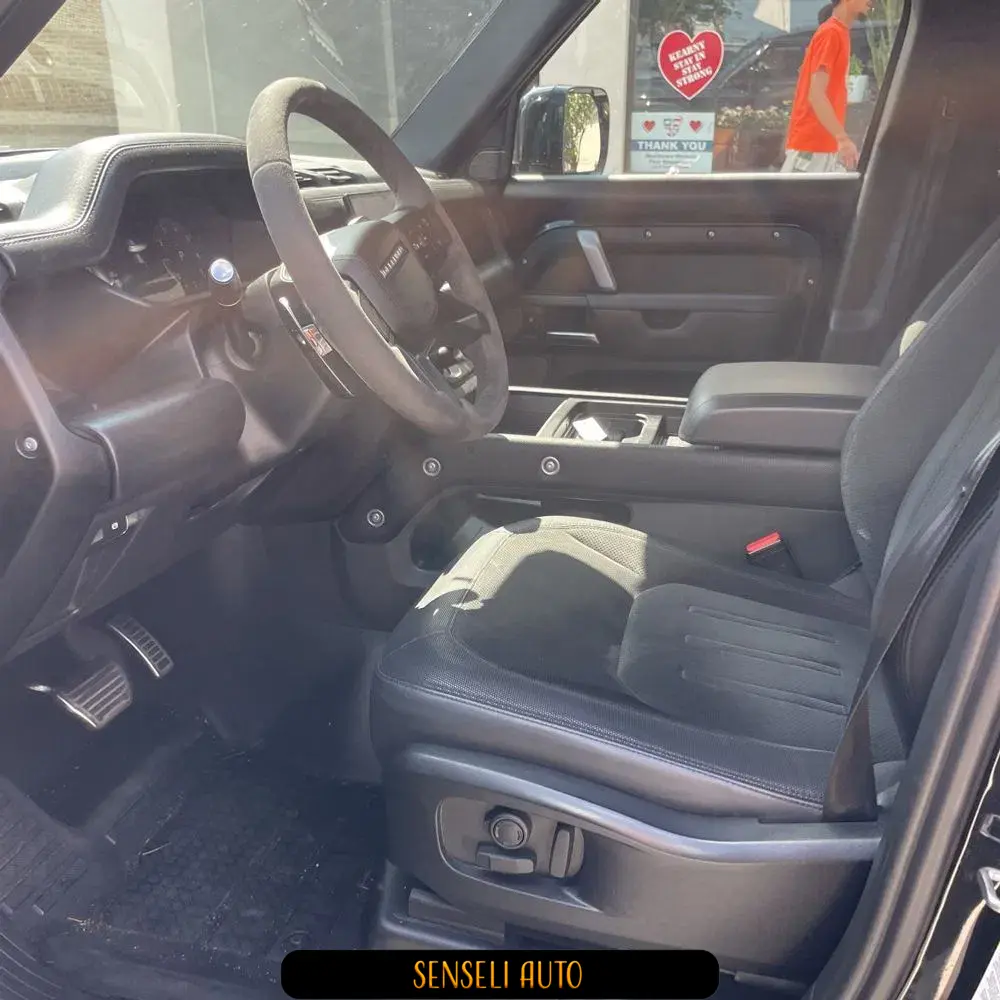 2023 Land Rover Defender 110 V8