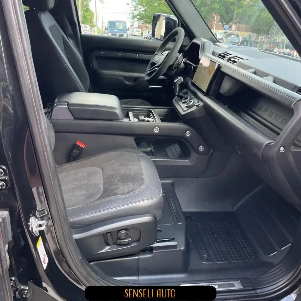 2023 Land Rover Defender 110 V8