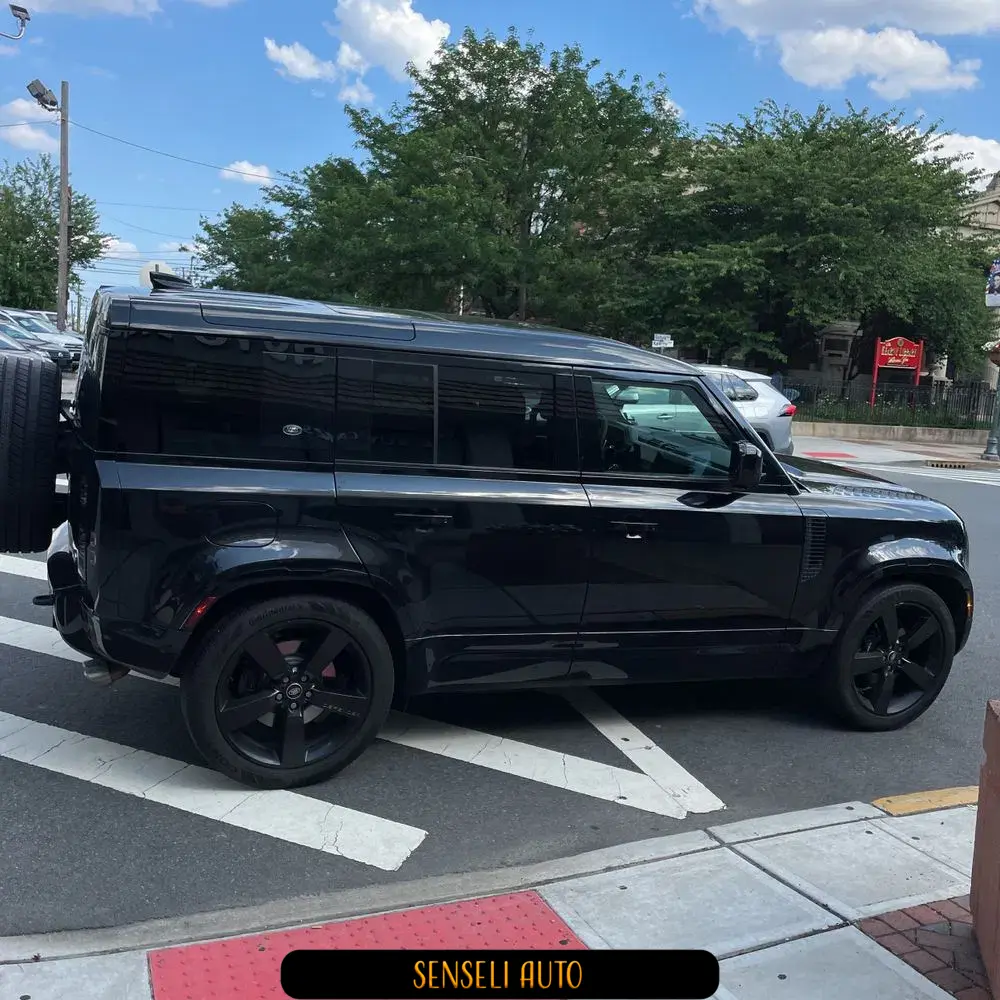 2023 Land Rover Defender 110 V8