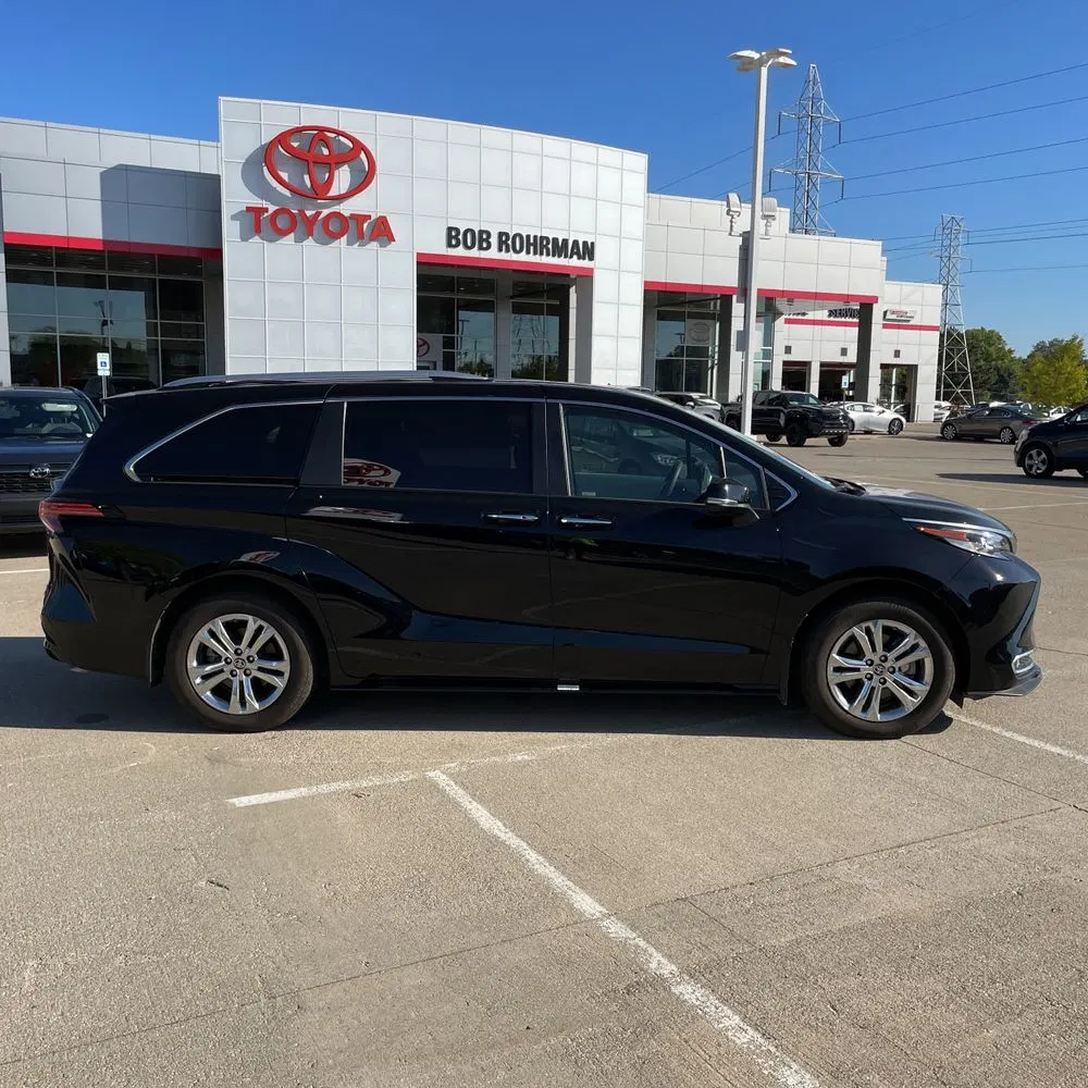 2023 Toyota Sienna Platinum 7-Passenger