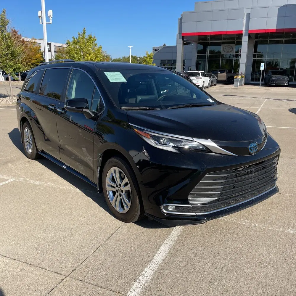 2023 Toyota Sienna Platinum 7-Passenger