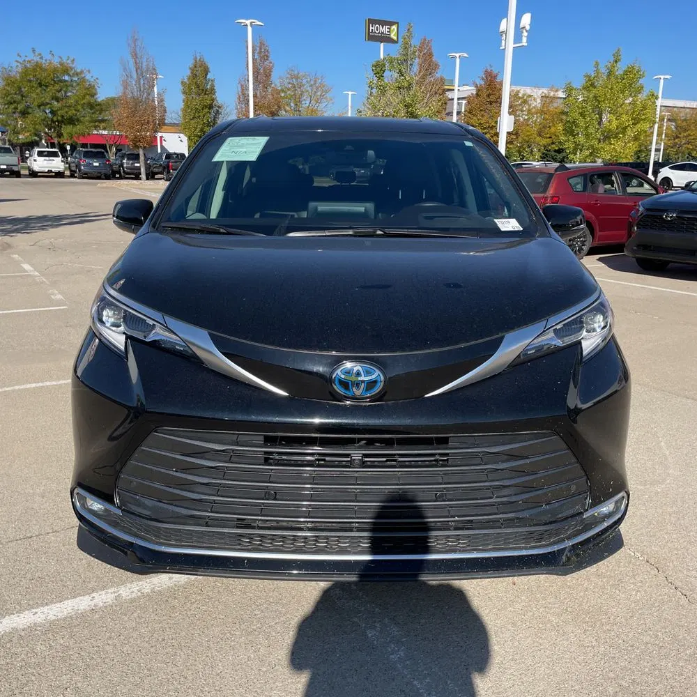 2023 Toyota Sienna Platinum 7-Passenger