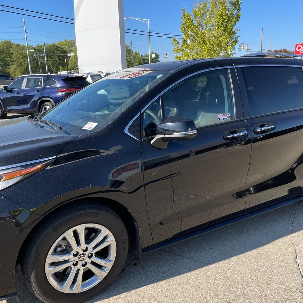 2023 Toyota Sienna Platinum 7-Passenger
