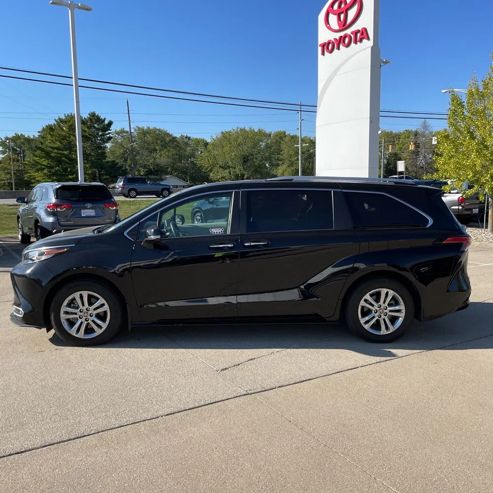 2023 Toyota Sienna Platinum 7-Passenger