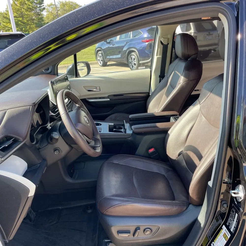 2023 Toyota Sienna Platinum 7-Passenger