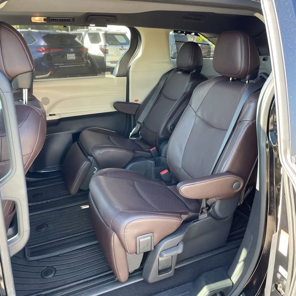 2023 Toyota Sienna Platinum 7-Passenger