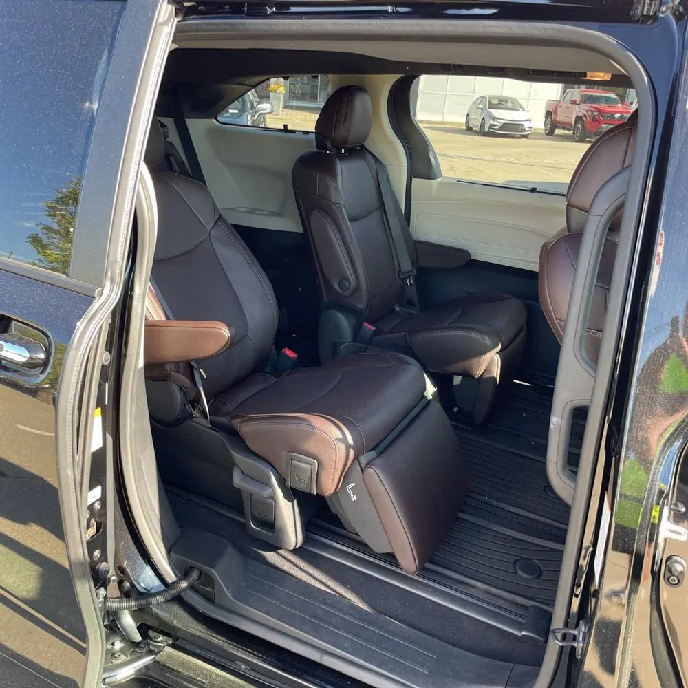 2023 Toyota Sienna Platinum 7-Passenger