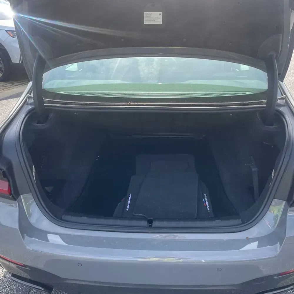 2022 BMW 5-Series M550xi