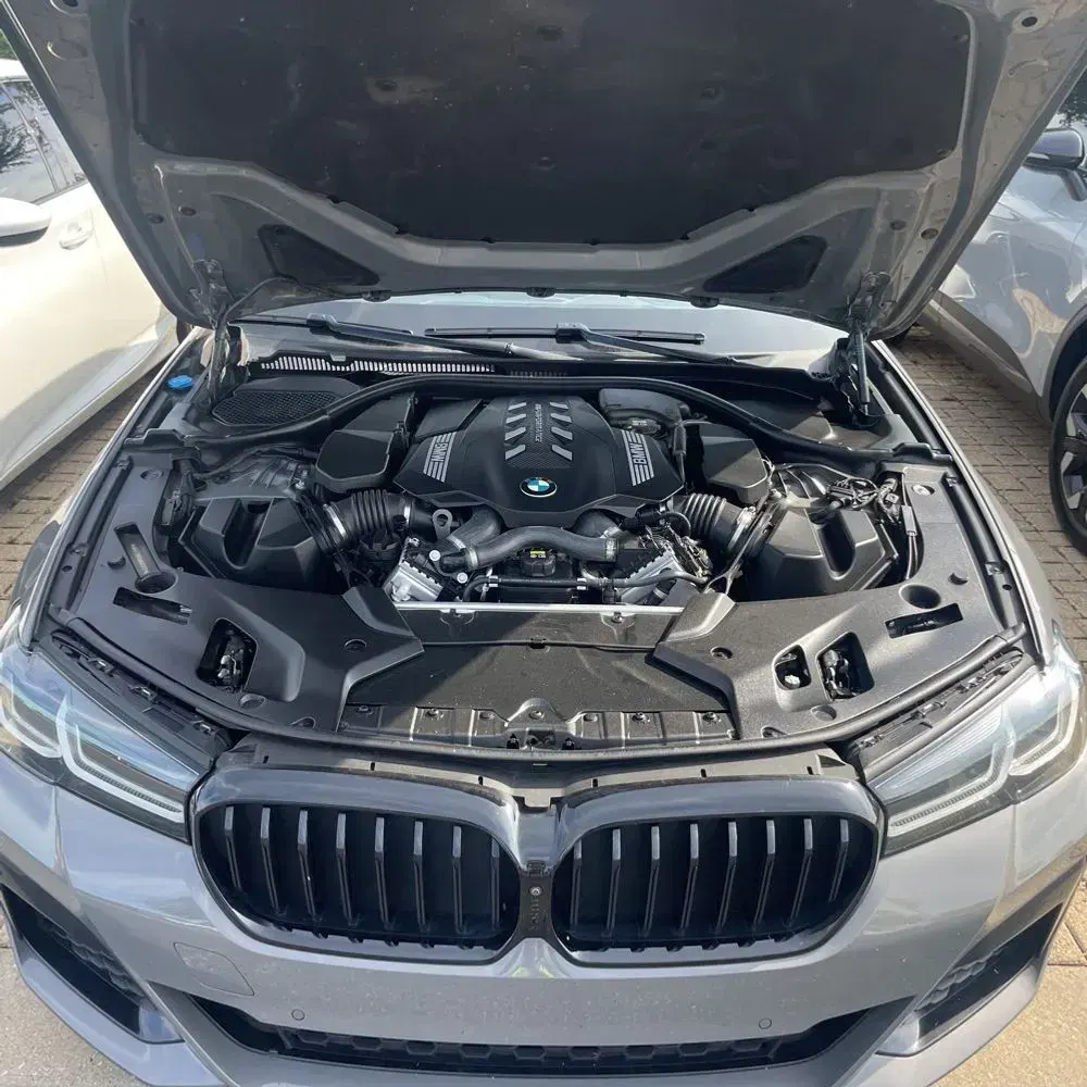 2022 BMW 5-Series M550xi