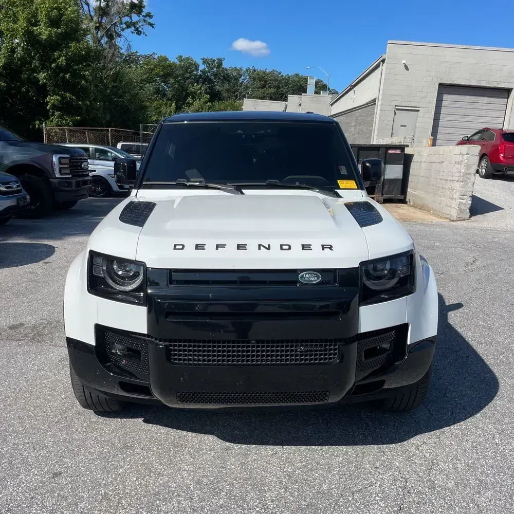 2023 Land Rover Defender 130 X-Dynamic SE