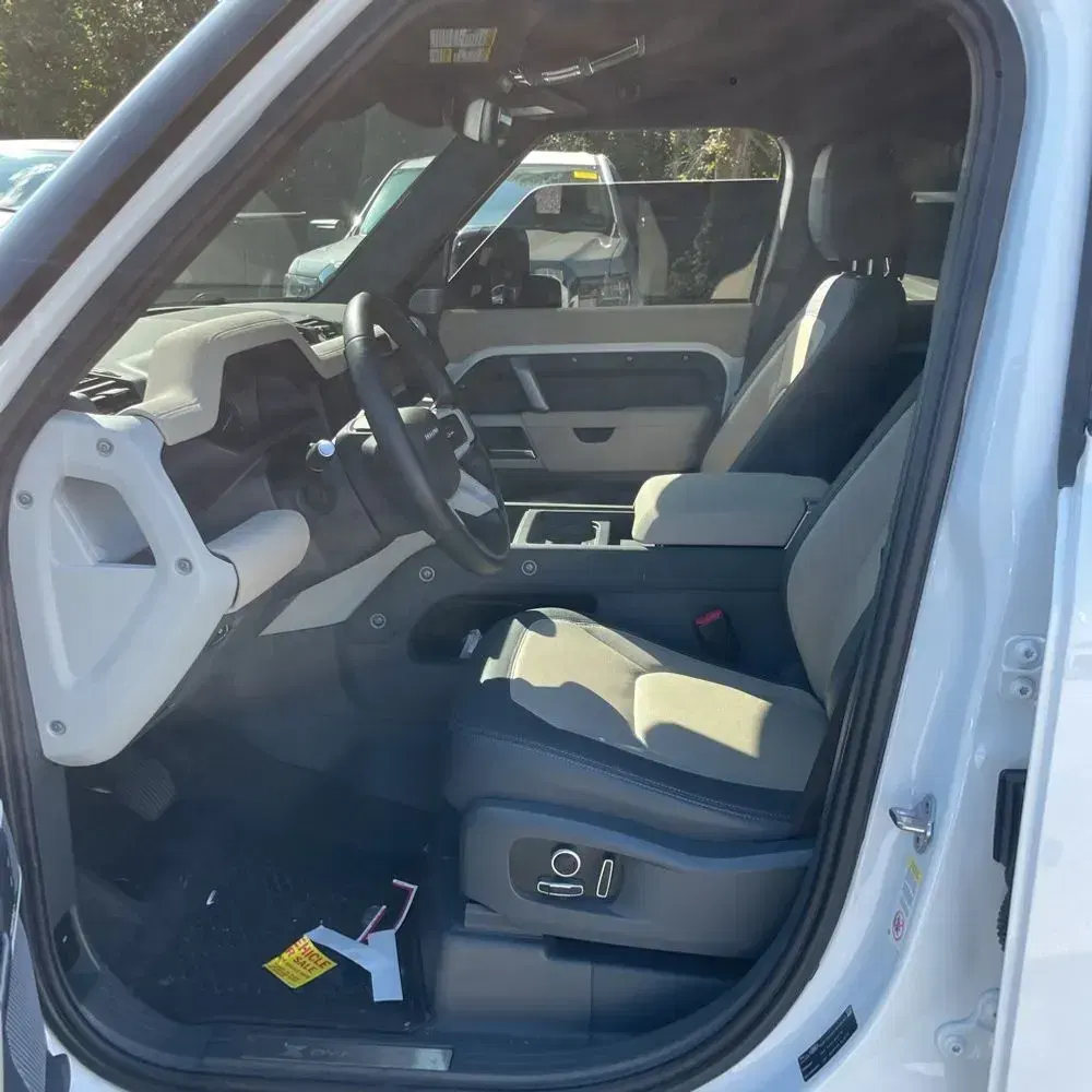 2023 Land Rover Defender 130 X-Dynamic SE