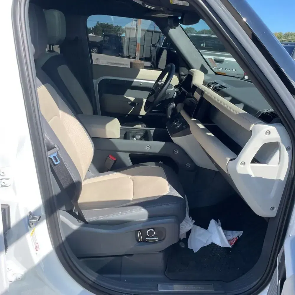 2023 Land Rover Defender 130 X-Dynamic SE