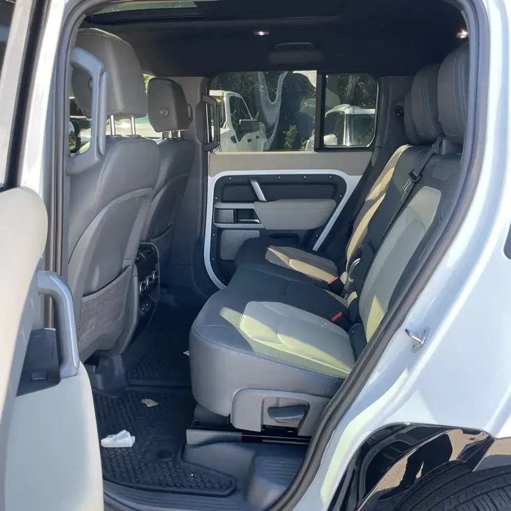 2023 Land Rover Defender 130 X-Dynamic SE