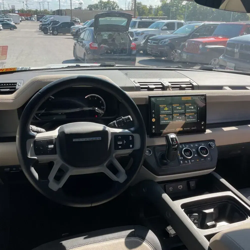 2023 Land Rover Defender 130 X-Dynamic SE
