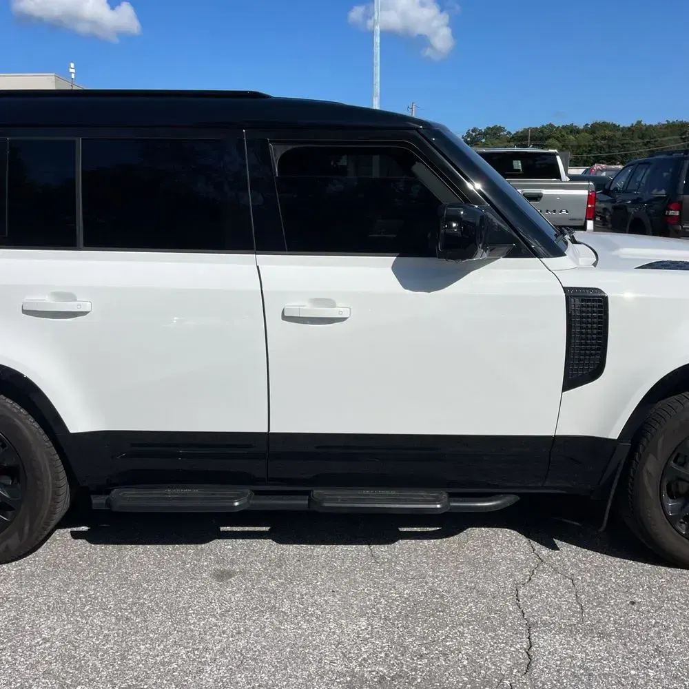 2023 Land Rover Defender 130 X-Dynamic SE