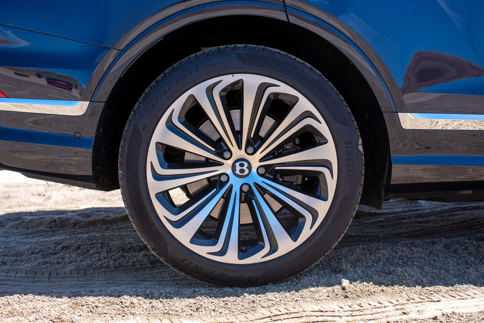 2021 Bentley Bentayga - Twin-Turbo V8, Red Interior, AWD, Highly Equipped