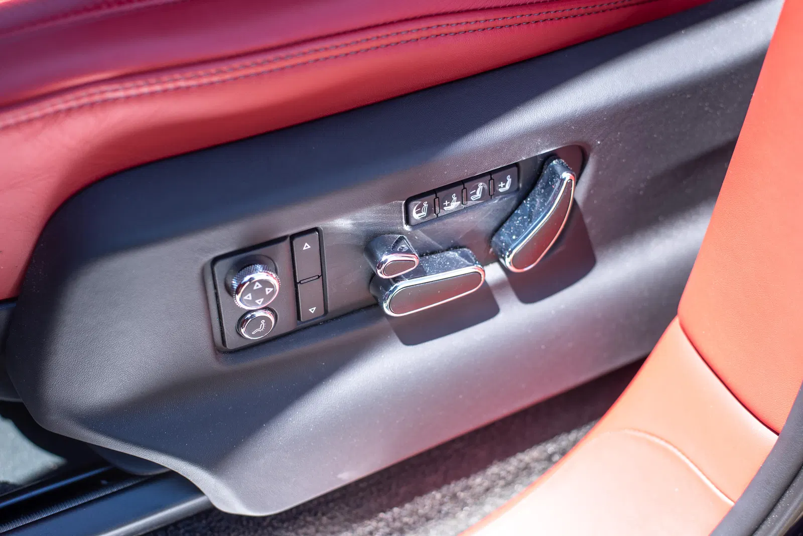 2021 Bentley Bentayga - Twin-Turbo V8, Red Interior, AWD, Highly Equipped