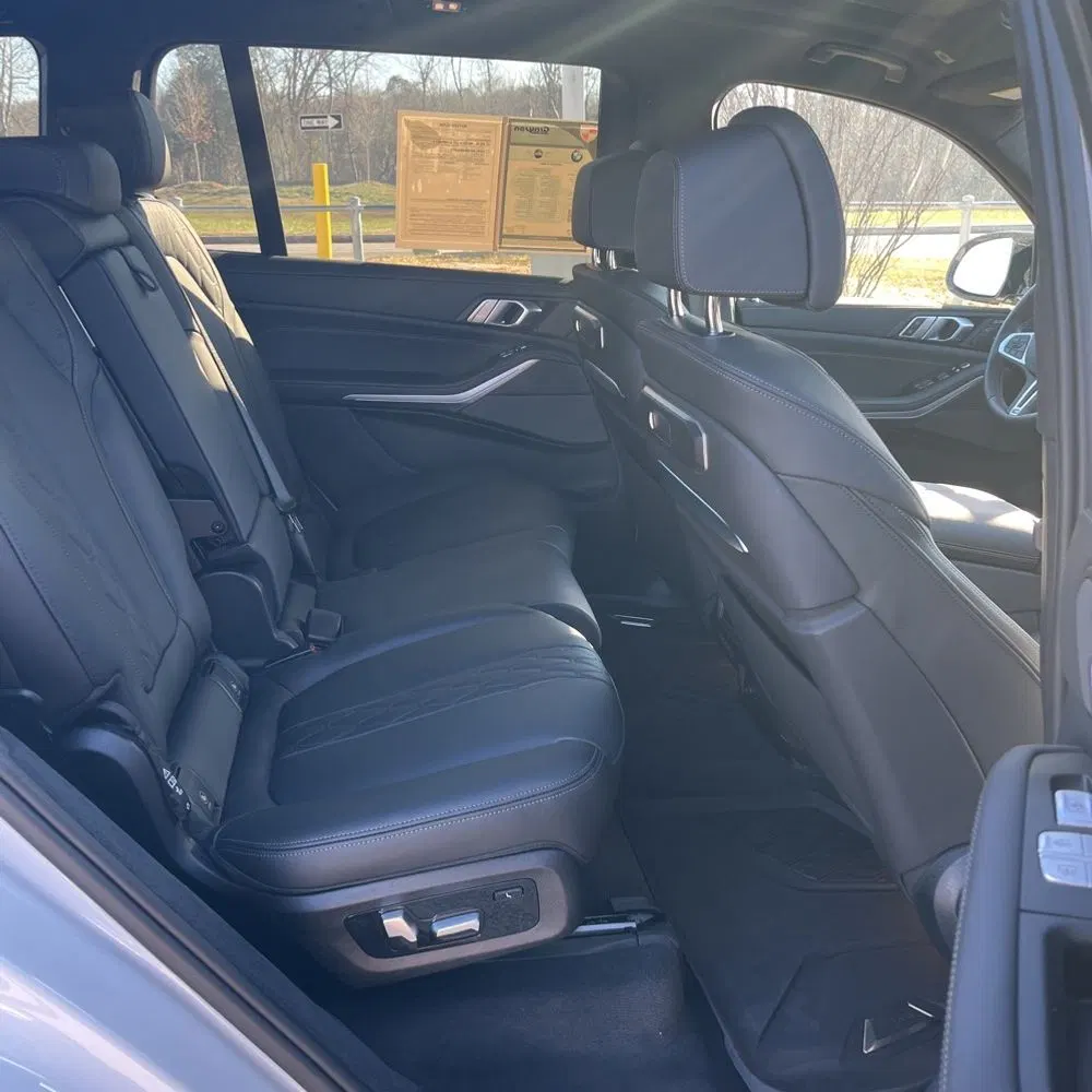 2025 BMW X7 M60i