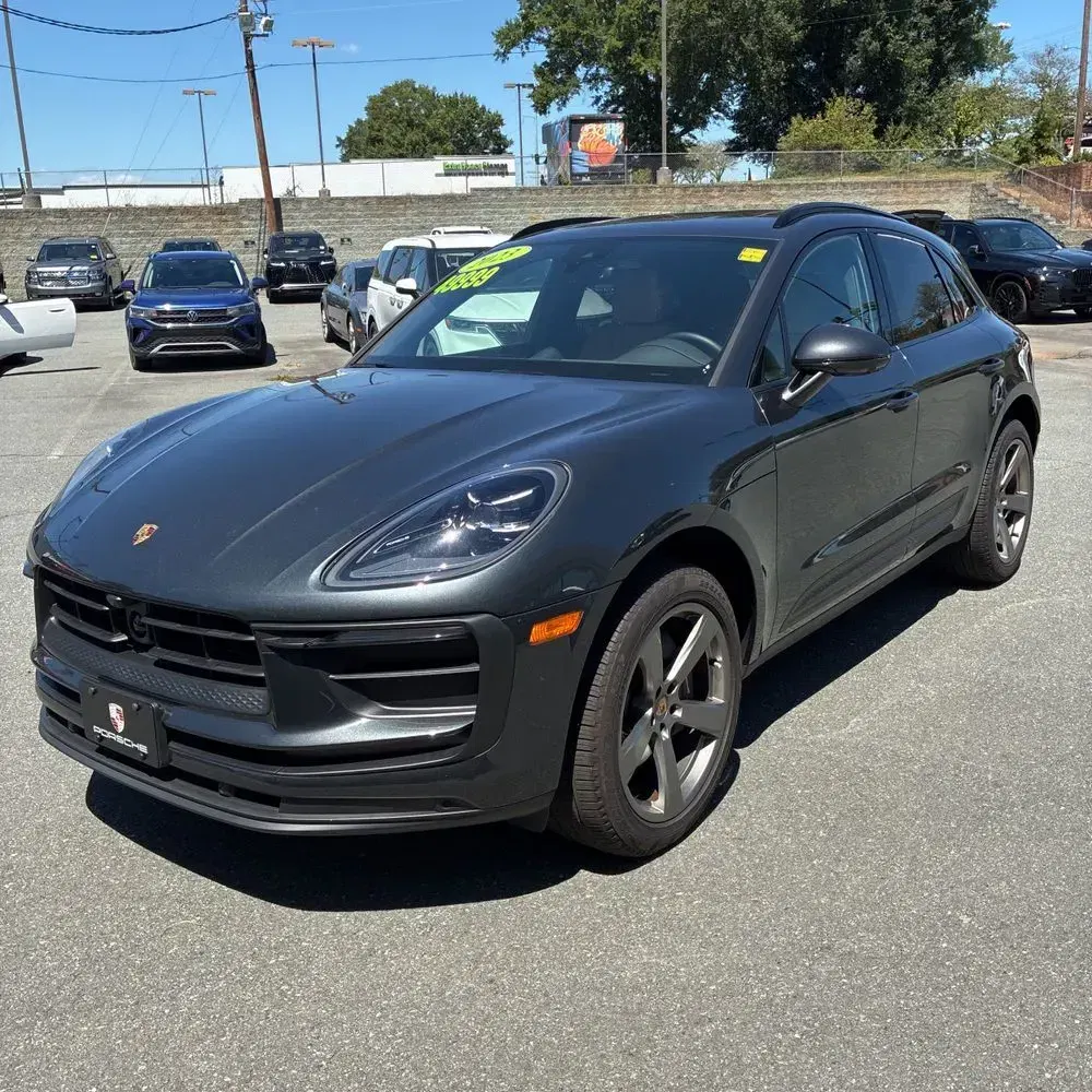 2023 Porsche Macan Base