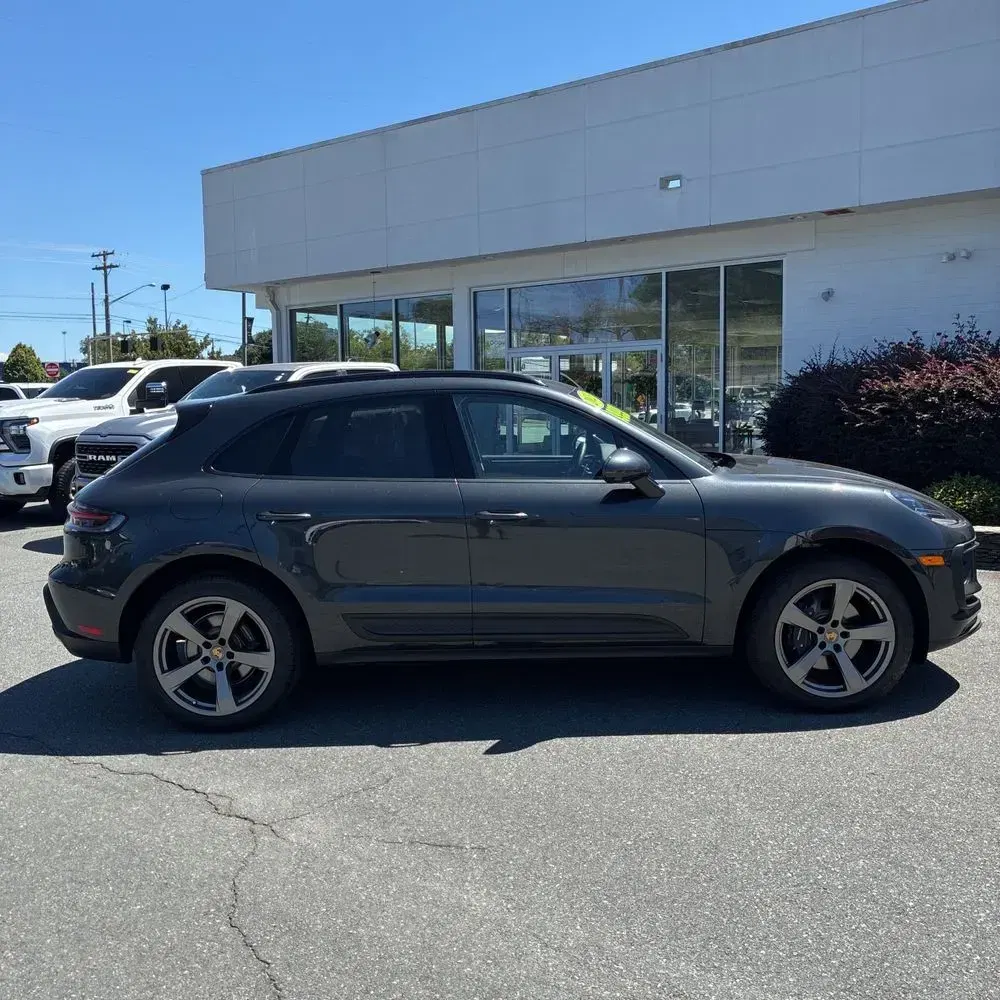 2023 Porsche Macan Base