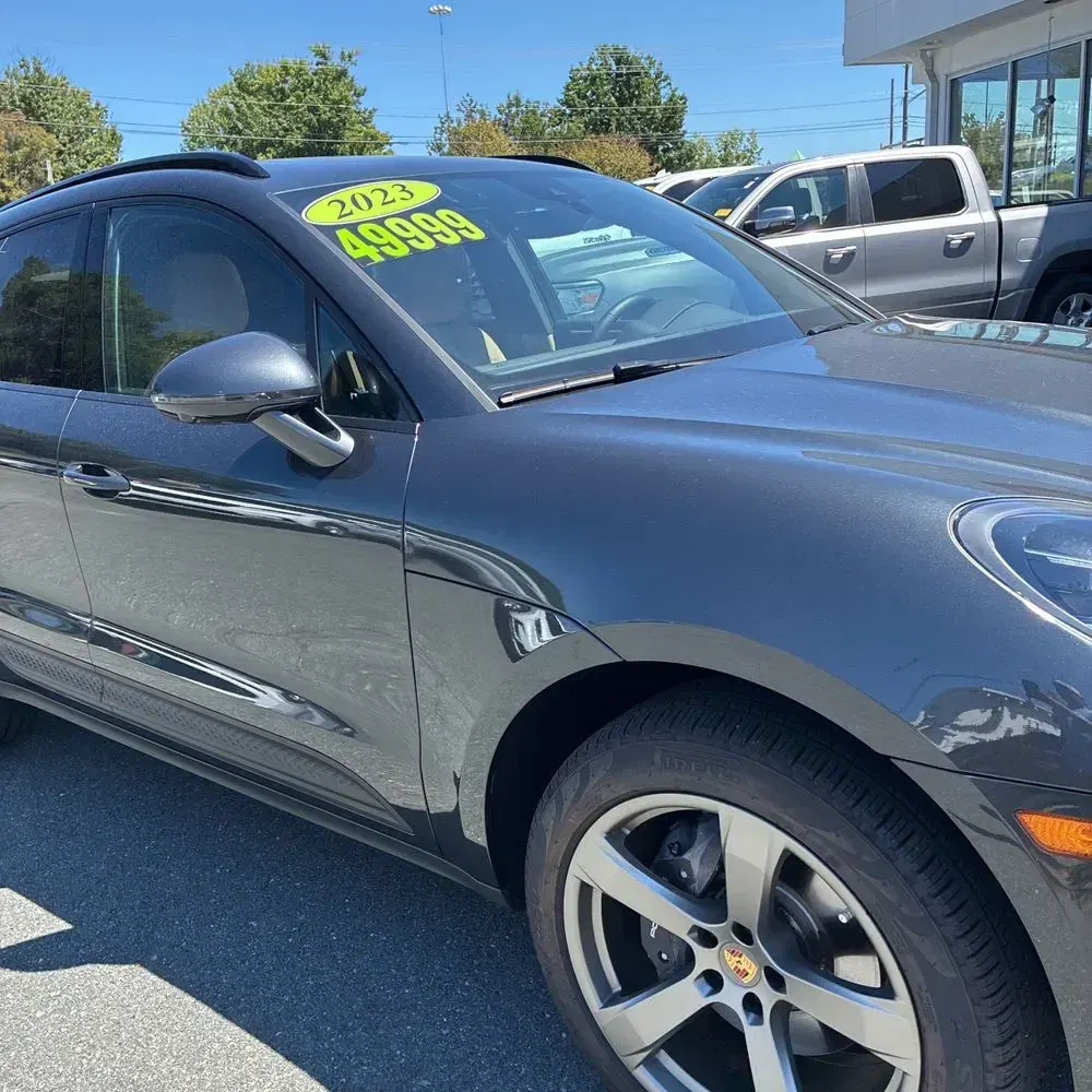 2023 Porsche Macan Base