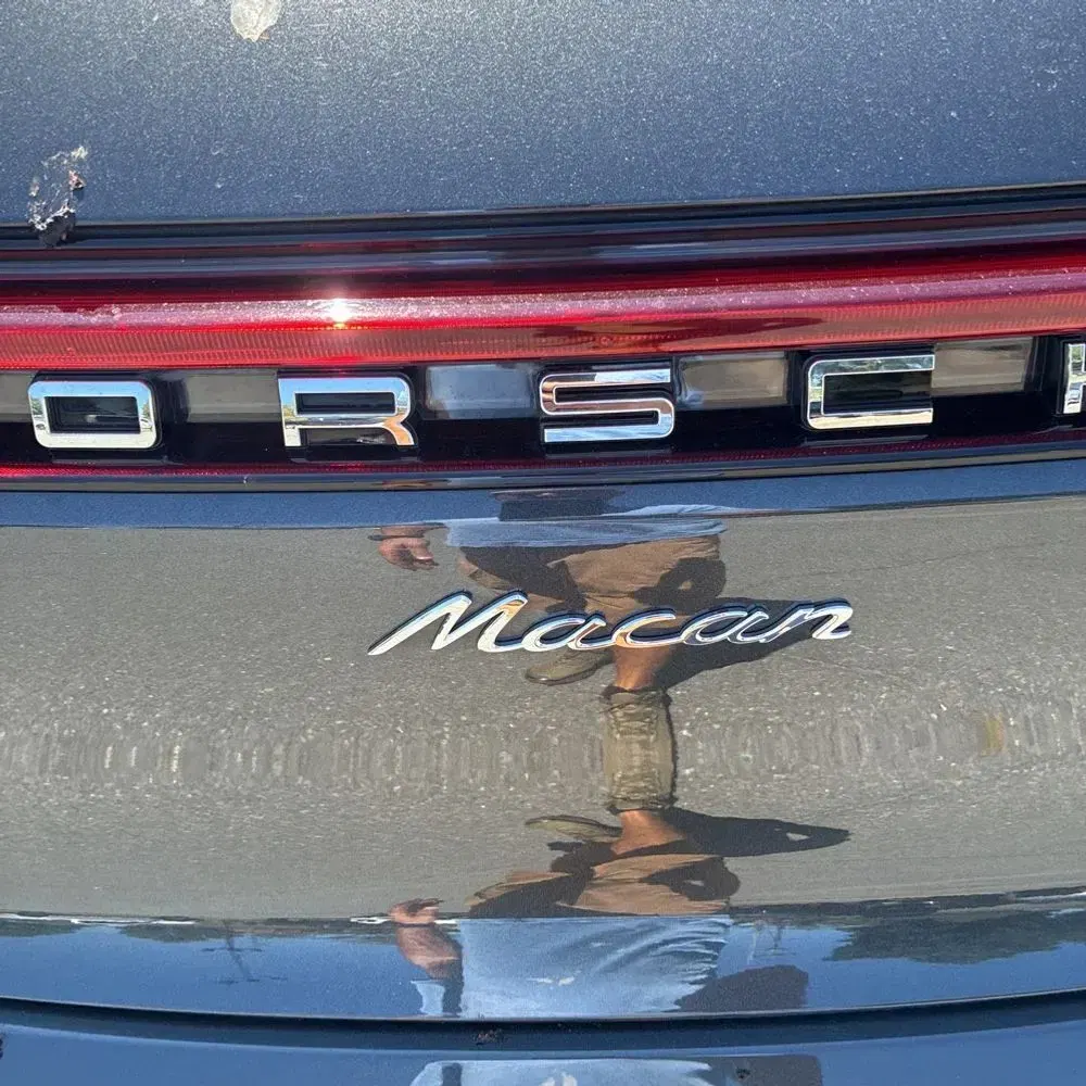 2023 Porsche Macan Base