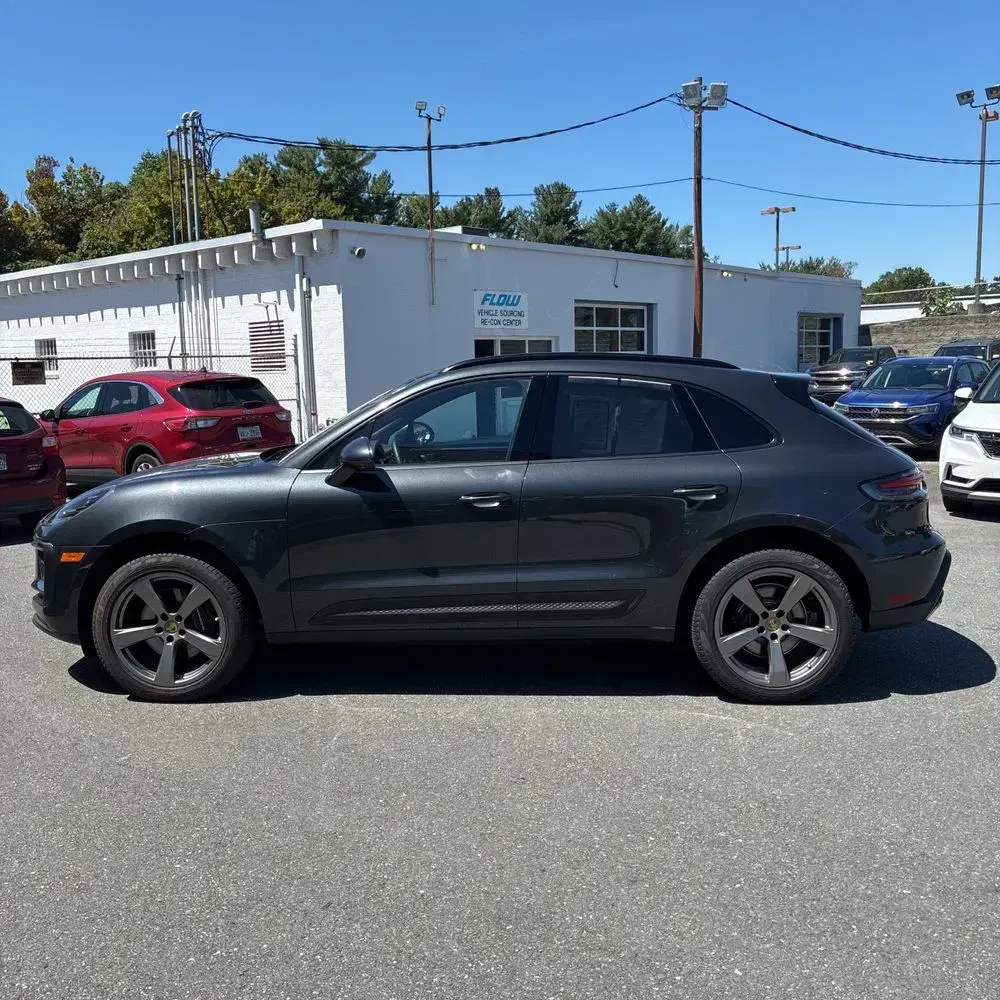 2023 Porsche Macan Base