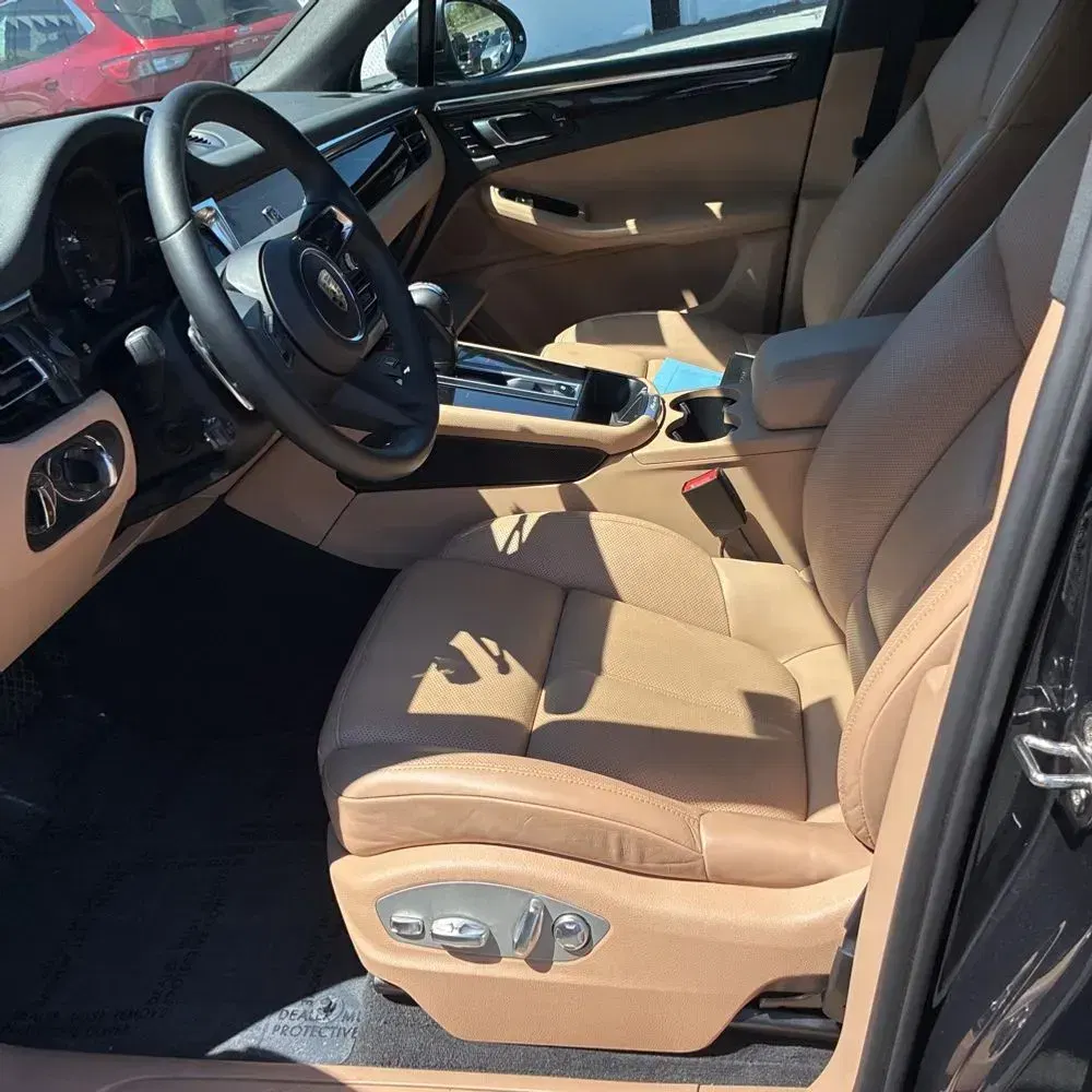 2023 Porsche Macan Base