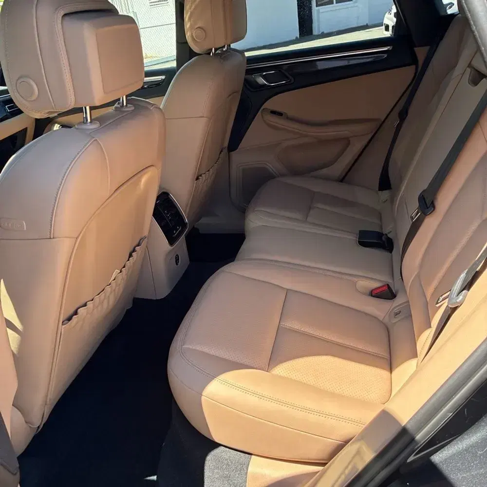 2023 Porsche Macan Base
