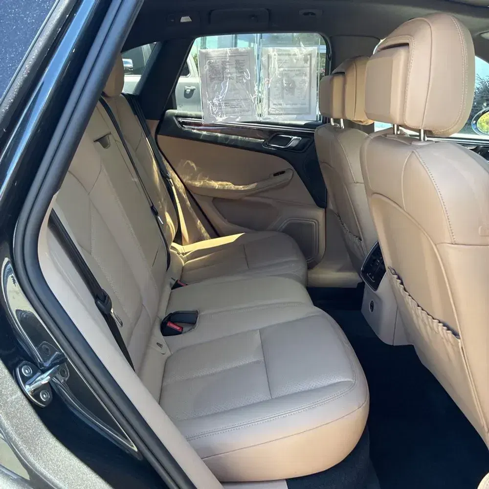 2023 Porsche Macan Base