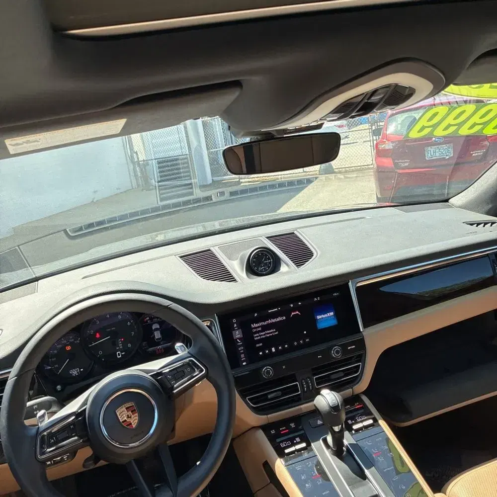 2023 Porsche Macan Base