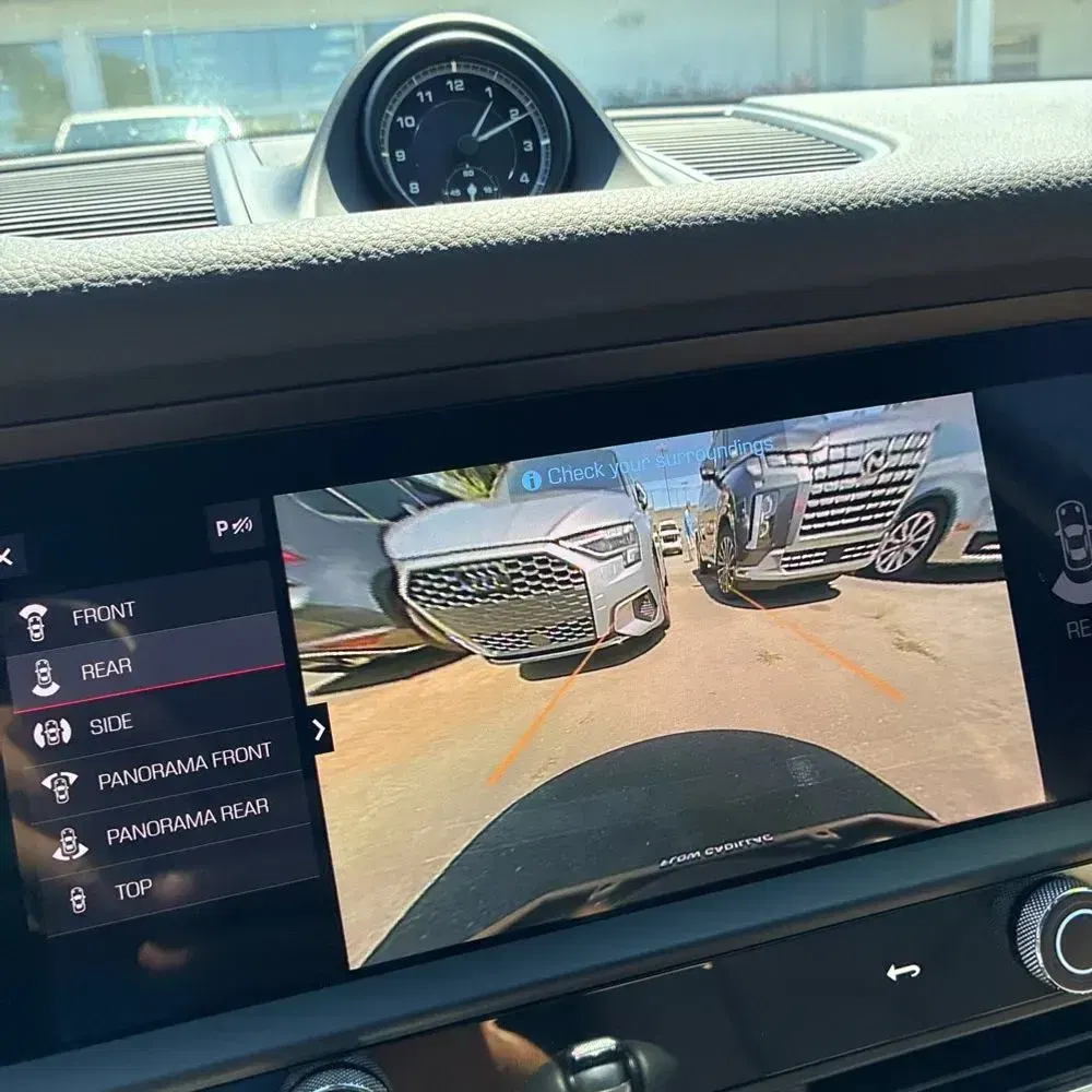 2023 Porsche Macan Base