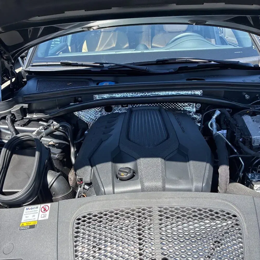 2023 Porsche Macan Base
