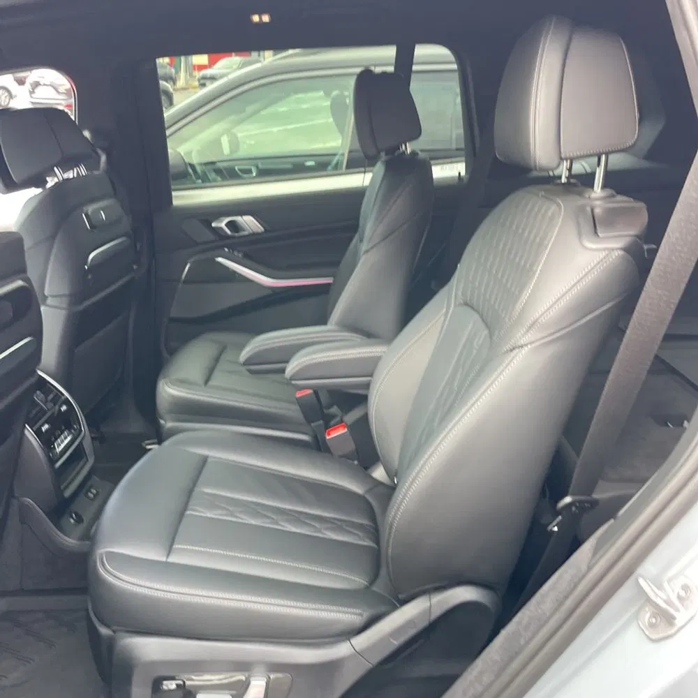 2025 BMW X7 M60i