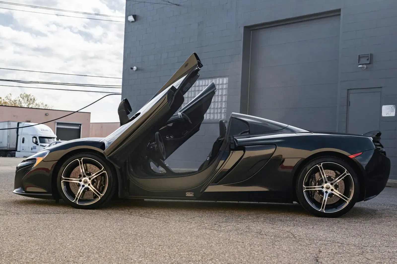 9k-Mile 2015 McLaren 650S Spider