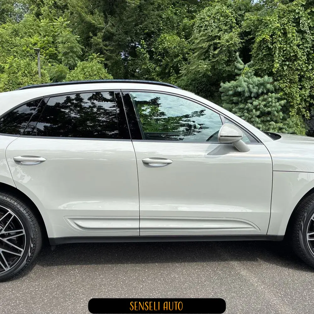 2025 Porsche Macan T