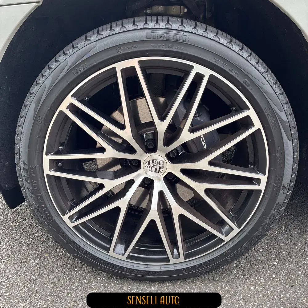 2025 Porsche Macan T