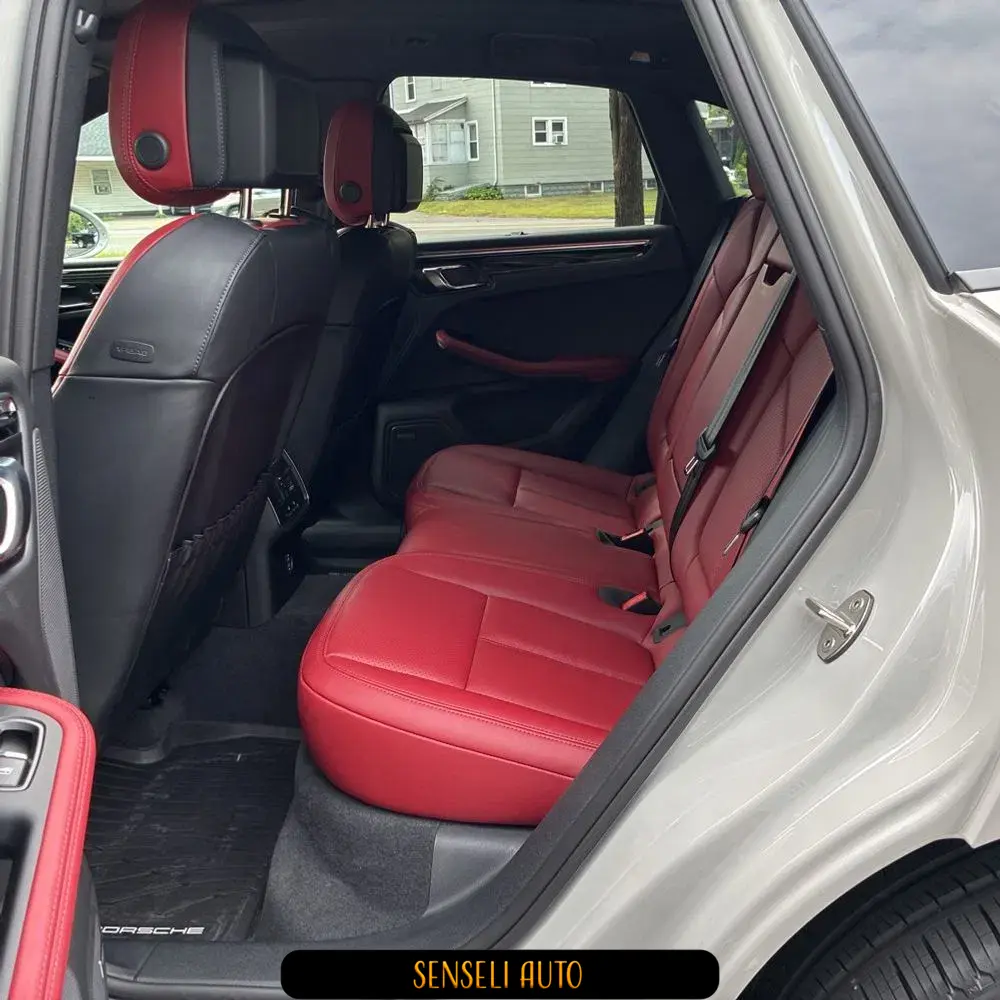 2025 Porsche Macan T