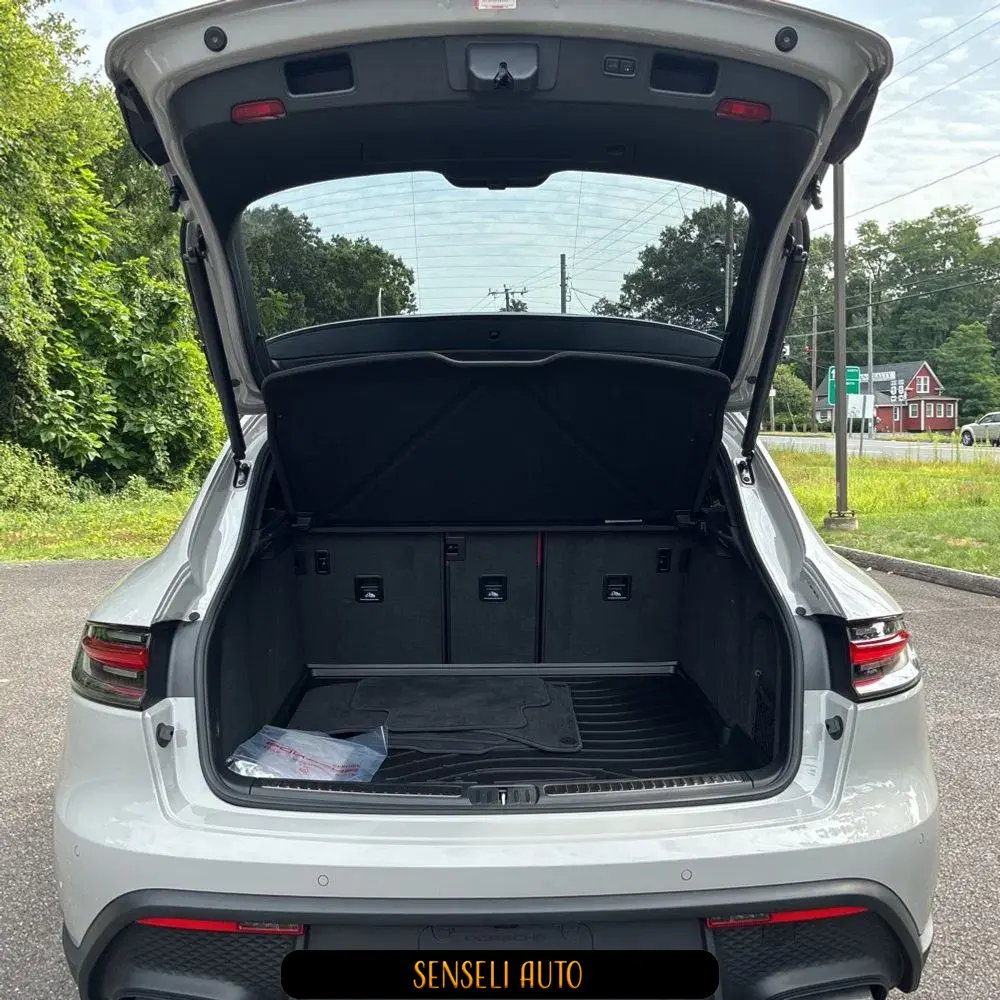 2025 Porsche Macan T