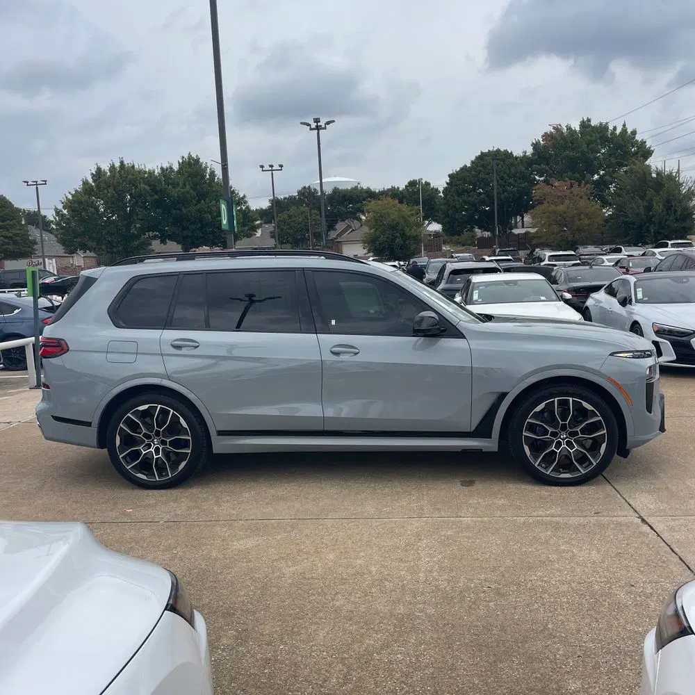 2025 BMW X7 M60i