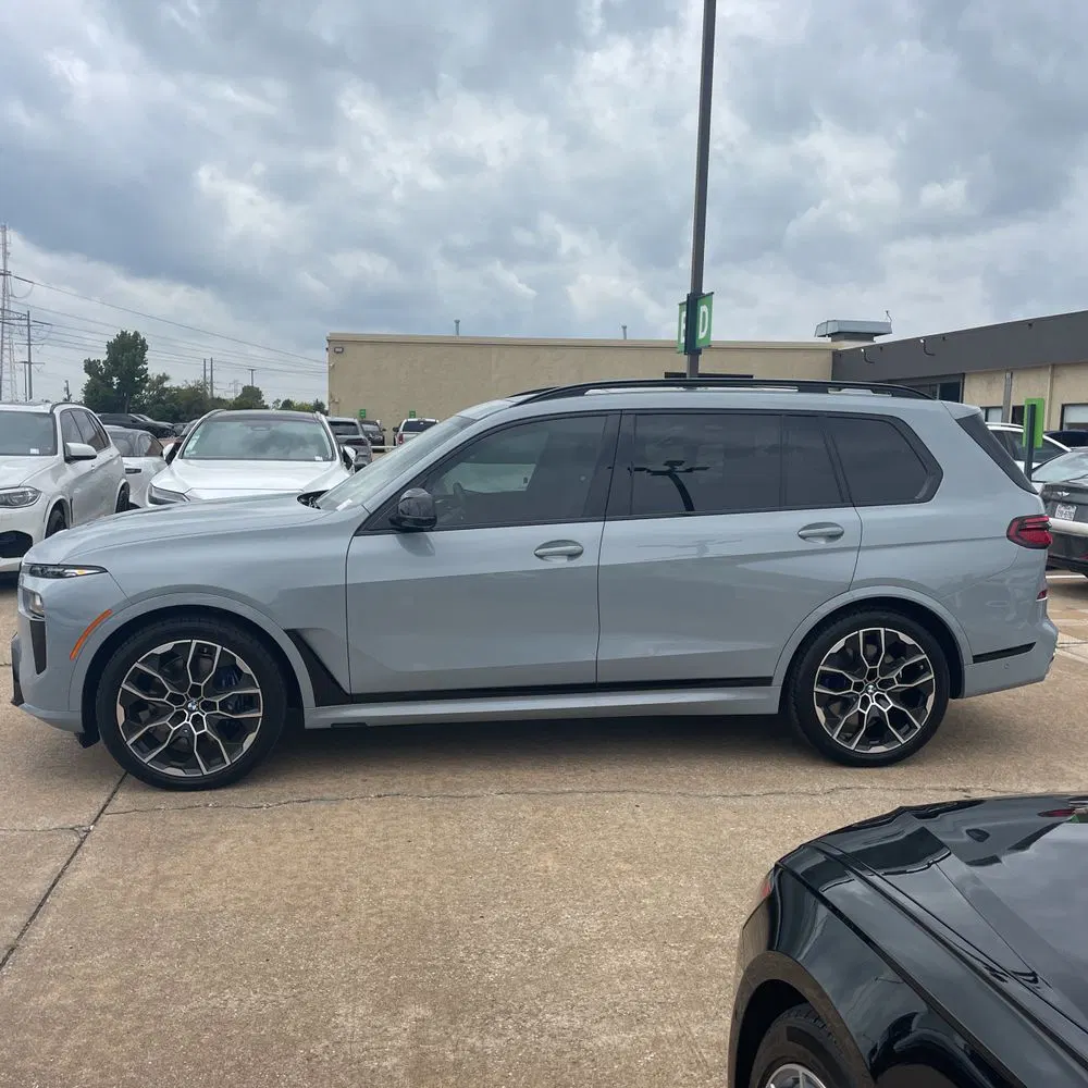 2025 BMW X7 M60i