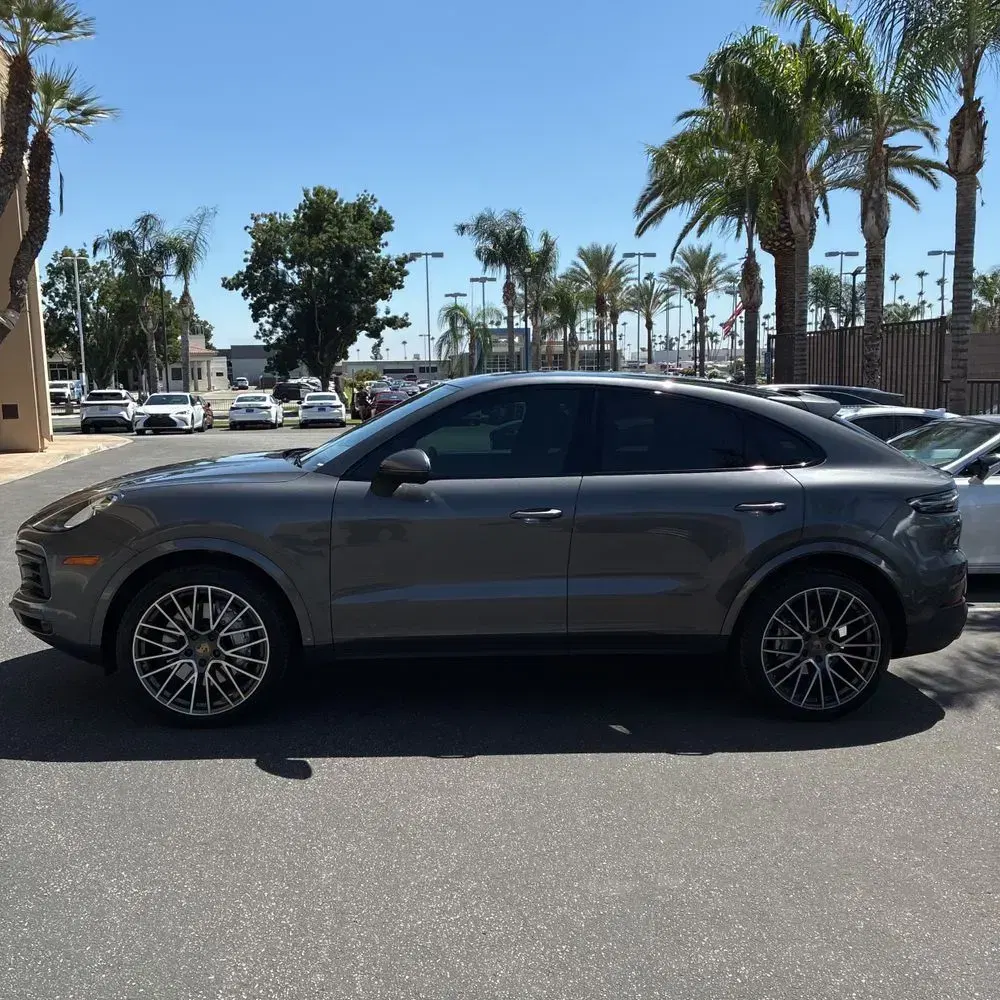 2022 Porsche Cayenne Base