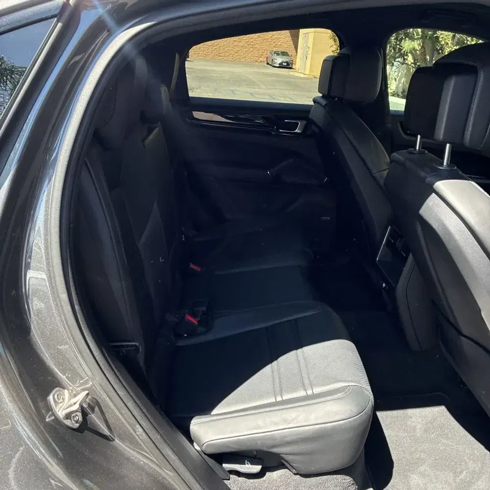 2022 Porsche Cayenne Base