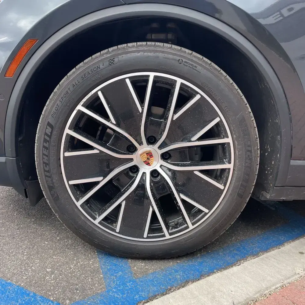 2024 Porsche Macan EV 4