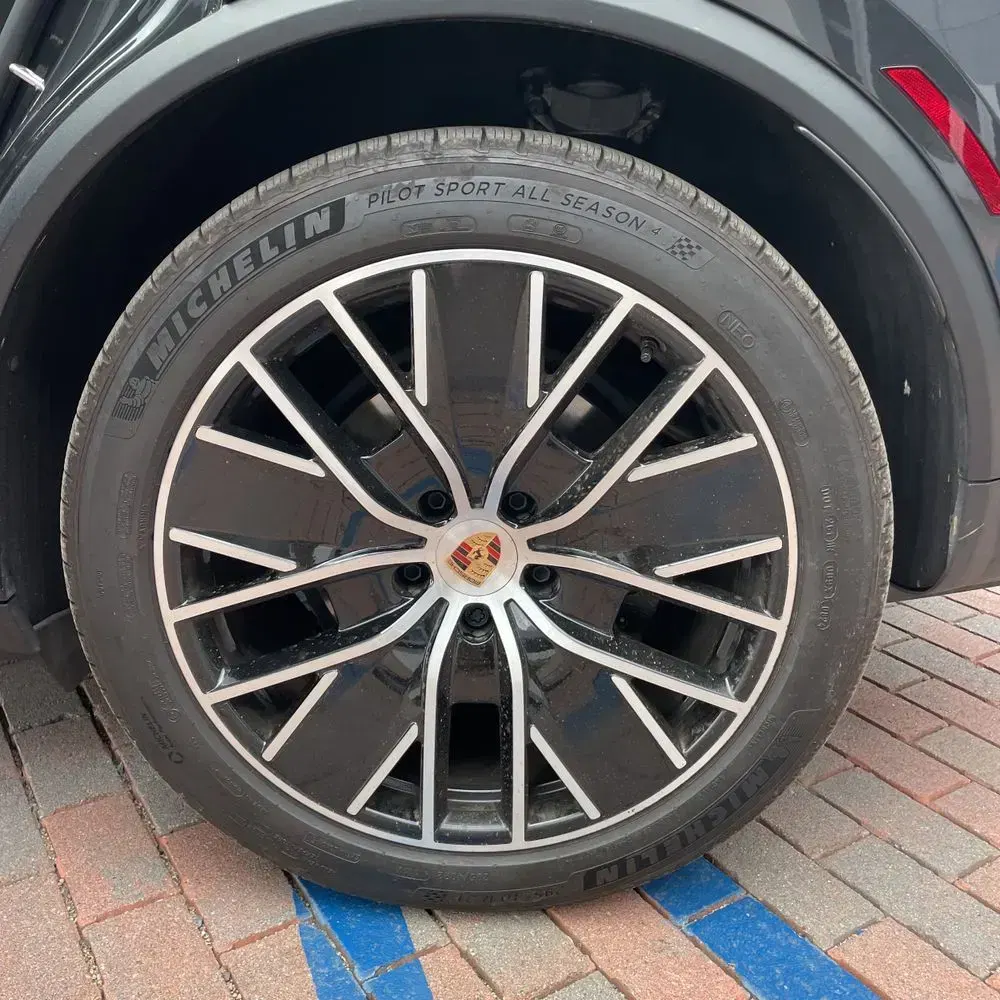 2024 Porsche Macan EV 4