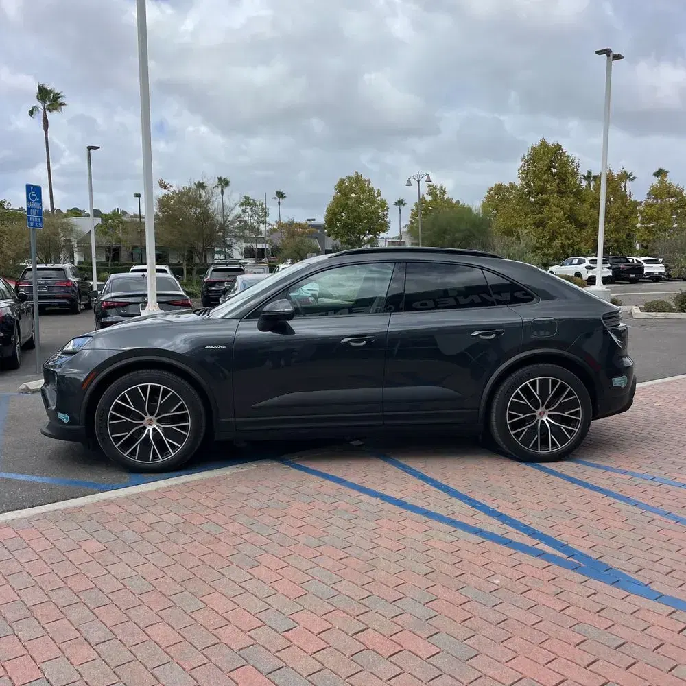 2024 Porsche Macan EV 4