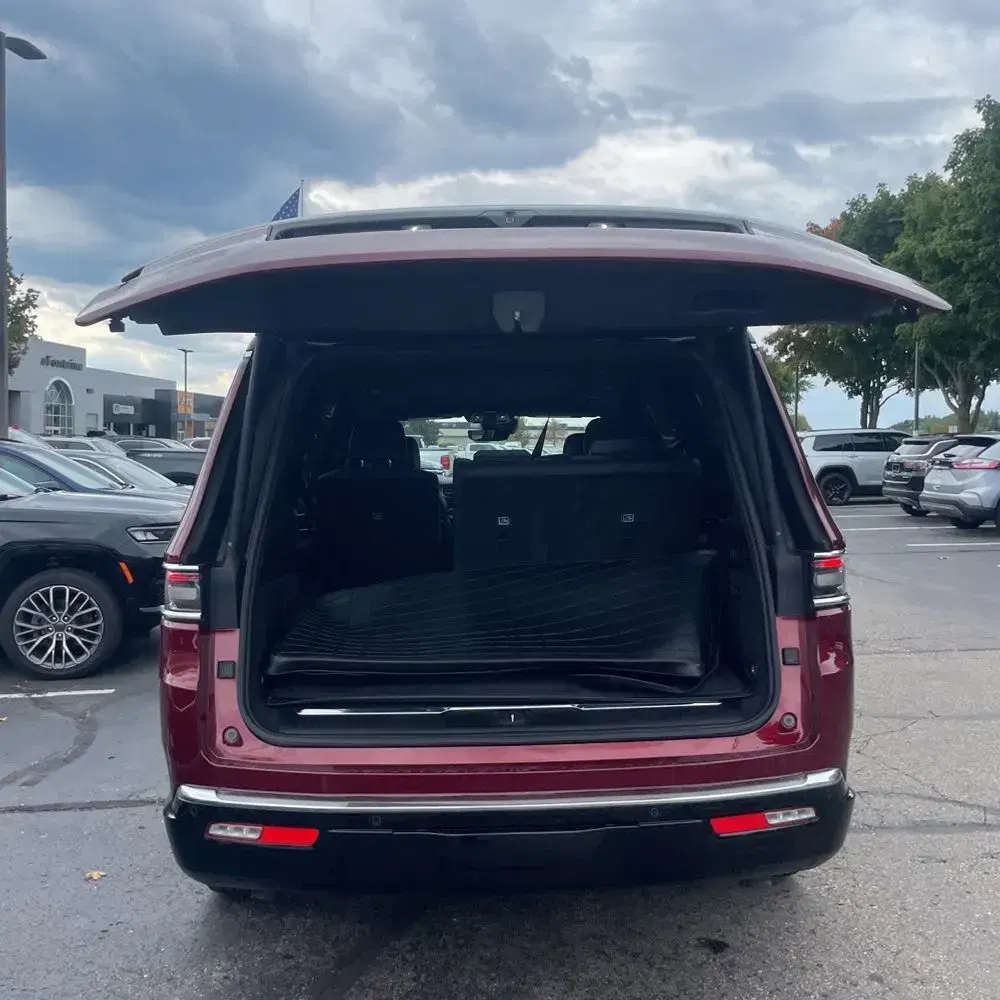 2024 Jeep Grand Wagoneer Base
