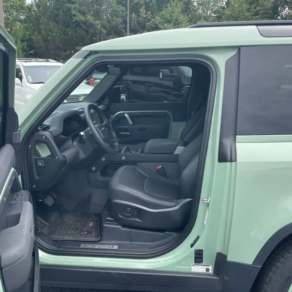 2023 Land Rover Defender 110 Standard