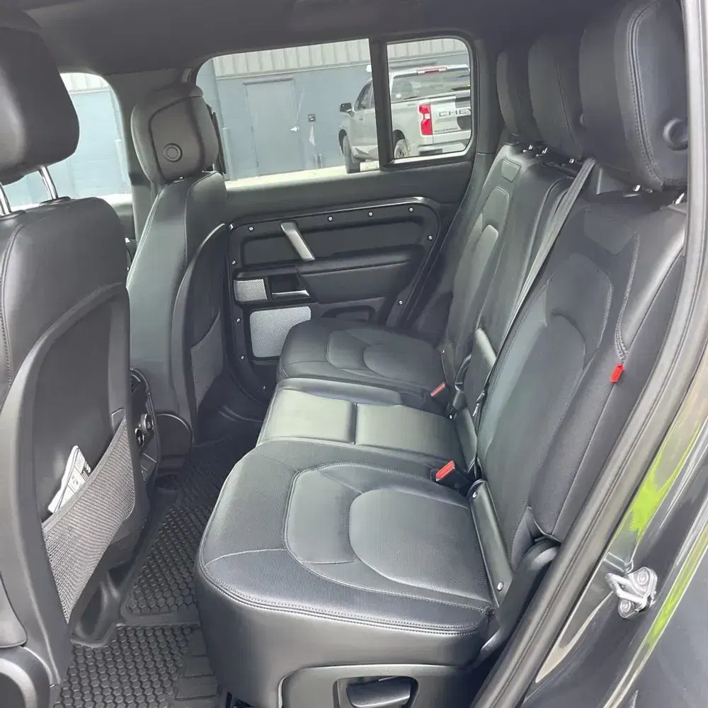 2024 Land Rover Defender 130 Outbound P400