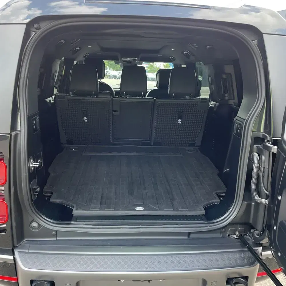 2024 Land Rover Defender 130 Outbound P400